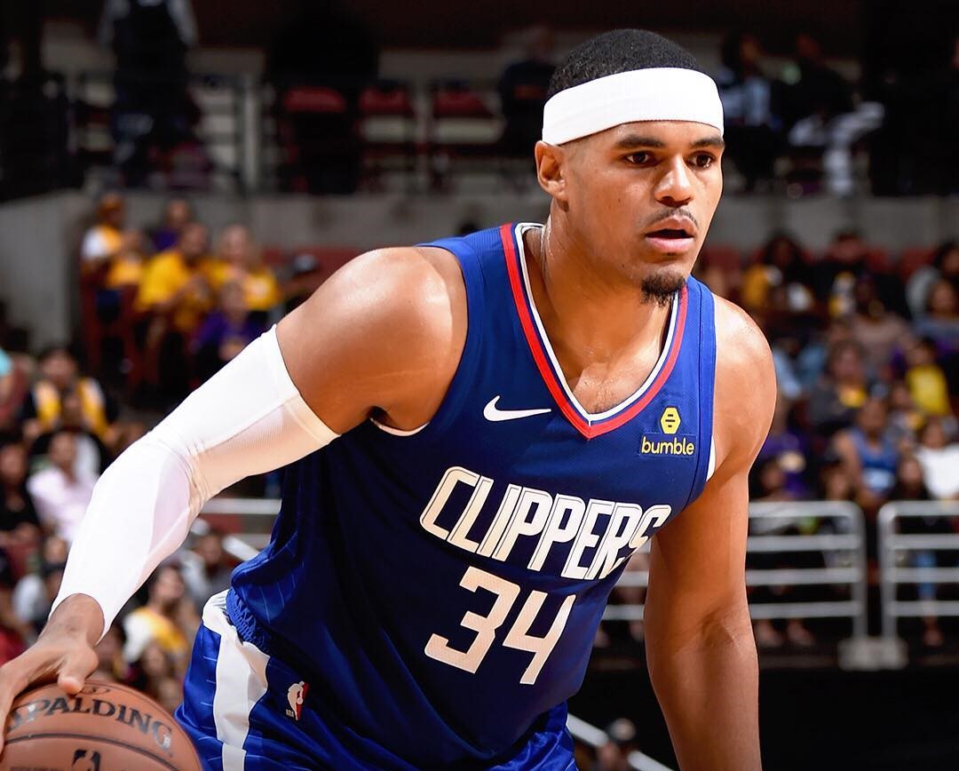 湖人队有望迎回库兹马：受限自由球员谈判及家乡归属选择